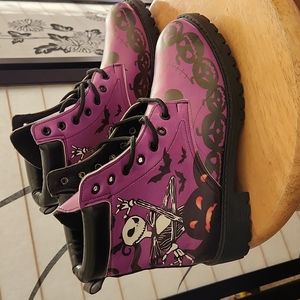 NBC NIGHTMARE BEFORE CHRISTMAS BOOTS. Size 9(38)